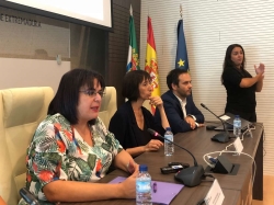 El 112 Extremadura ejecuta un proyecto para que las personas con discapacidad auditiva contacten telefónicamente en tiempo real con un videointérprete