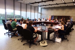 Esther Gutiérrez anuncia un nuevo programa del Proyecto Ítaca para prevenir el abandono escolar.
