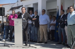 El presidente de la Junta de Extremadura  ldefiende la necesidad de contar con servicios públicos para garantizar la igualdad y la protección.