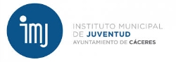 La alcaldesa presenta la ‘Estrategia Cáceres Joven’ en el Instituto Municipal de Juventud.