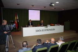 Trabajo destaca la firma de 130 planes para la retirada de amianto en lo que va de año.