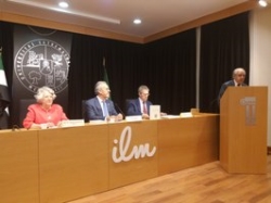 La prestigiosa socióloga María Ángeles Durán, miembro del Club Senior Extremadura, ha presentado su obra La riqueza invisible del cuidado.