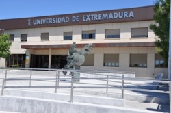 Convocados los Premios a la Excelencia en la Trayectoria Investigadora y a la Excelencia en la Trayectoria a la Transferencia de la UEx