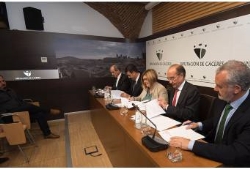 Diputación y entidades financieras firman convenios para ayudar a beneficiarios de Diputación Emprende y Rehabilita.