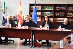 Junta de Extremadura y sindicatos acuerdan convocar 720 plazas para Maestros e Inspección en las oposiciones de 2019.