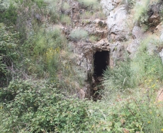 La asociación Salvemos la Montaña ha denunciado que existen ocho instalaciones mineras en el área de Valdeflores.