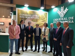 Olga García ha felicitado al sector agroalimentario por el buen comportamiento que están registrando las ventas y por la generación de empleo.