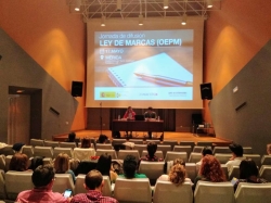 Medio centenar de empresas se informan sobre las novedades de la nueva Ley de Marcas y Patentes.
