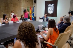 El nuevo Consejo de Gobierno mantiene su primera reunión con los agentes sociales.
