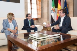 Junta y Diputaciones se reunen para hablar de asuntos y proyectos comunes.
