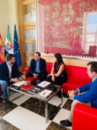 El presidente del Rotary Club Cáceres D. Javier Gutiérrez se reúne con el Alcalde la ciudad D. Luis Salaya.