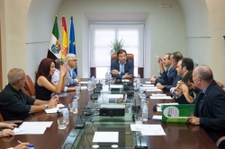 El presidente de la Junta de Extremadura ha recibido este miércoles al presidente del CERMI Extremadura, Modesto Agustín Díez Solís.