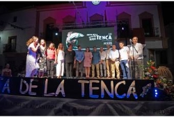 La actriz Clara Alvarado y el equipo de la UEX PRETAGU recogen, en Aliseda, las Tencas de Oro.