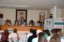 Los bibliotecarios del G9 debaten sobre cómo mejorar la atención a los usuarios.