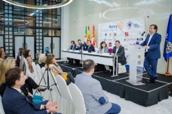 Fernández Vara participa en la conferencia-coloquio organizada por Rotary Club en Cáceres