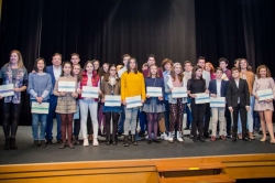 El presidente de la Junta destaca el esfuerzo y la excelencia académica de los alumnos galardonados con los Premios Extraordinarios de Educación