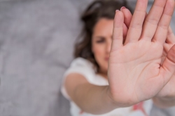 Minuto de silencio, en repulsa por los asesinatos de  la mujeres víctimas de la violencia machista