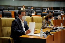 Fernández Vara avanza que la Junta trabaja en una batería de medidas para fomentar la conciliación y la corresponsabilidad de las familias