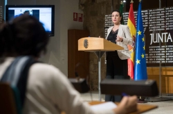 Esther Gutiérrez anuncia la creación de grupos de trabajo por cada nivel educativo para organizar y planificar el próximo curso escolar