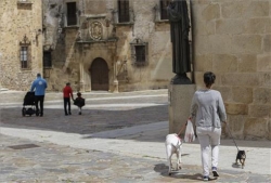 El casco antiguo de Cáceres pierde un centenar de vecinos durante el último año