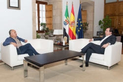 El presidente de la Junta de Extremadura se reúne con el secretario general de UGT