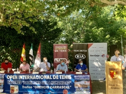 El alcalde de Cáceres destaca la labor y la trascendencia deportiva del club de tenis Cabezarrubia