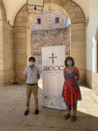 El ayuntamiento de Cáceres y la asociación española contra el cáncer presentan la campaña‘no te la juegues con el sol’