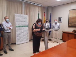 Begoña García rubrica el contrato para iniciar las obras de transformación en regadío en Monterrubio de la Serena