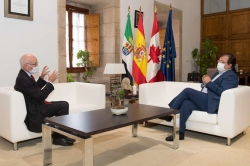 El presidente de la Junta de Extremadura se reúne con el embajador de Canadá
