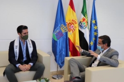 El presidente de la Diputación de Badajoz y el ganador del certamen Mister International Spain 2020 han mantenido un encuentro en Mérida