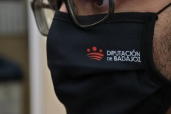 La Diputación de Badajoz facilita a su personal mascarillas reutilizables para la protección frente al coronavirus