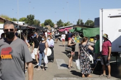 Los vendedores dan por hecho que el mercadillo de Cáceres se traslada a Charca Musia