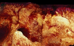Buscan en la cueva de Maltravieso de Cáceres trazas de ADN de los humanos que realizaron las manos pintadas
