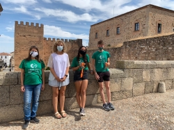 La concejala de Deportes, Paula Rodríguez, recibe a los deportistas Ana Peix y Christian García tras sus triunfos en el Campeonato de España 2020 de p