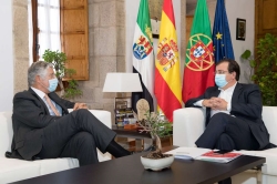 El presidente de la Junta de Extremadura se reúne con el embajador de Portugal en España