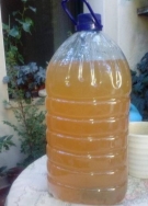 «Bañamos a la niña con agua mineral porque la del grifo parece chocolate»