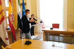 El Ayuntamiento de Cáceres eliminará más de un centenar de aparcamientos en la puerta de los centros escolares para mantener las medidas de seguridad