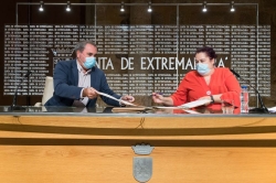 Agricultura y Cooperativas Agro-Alimentarias de Extremadura firman un convenio para analizar el sector con vistas a desarrollar la estrategia autonómi