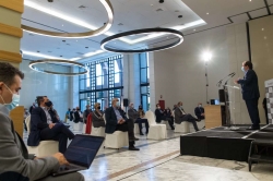 Fernández Vara destaca la importancia de avanzar en la digitalización de las empresas tras la COVID-19