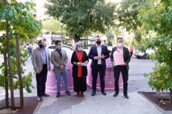 El Ayuntamiento de Cáceres presenta la campaña solidaria ‘Recicla Vidrio por ellas’ junto con Ecovidrio, con motivo del Día Mundial del Cáncer de Mama