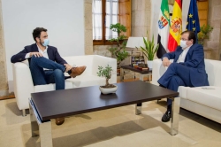 El presidente de la Junta de Extremadura recibe al portavoz del Grupo Parlamentario Ciudadanos