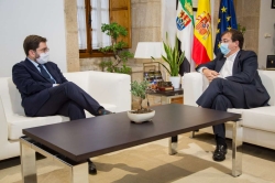 El presidente de la Junta de Extremadura se reúne con el secretario de Estado de la España Global, Manuel Muñiz