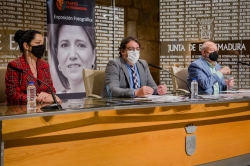 El consejero de Sanidad presenta las actividades de FEAFES para prevenir la exclusión de las personas con problemas de salud mental y para ayudar a su