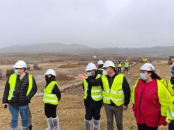 La consejera de Agricultura visita las obras del nuevo matadero de Zafra, para el que la Junta ha destinado 6 millones de euros