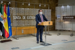 Escuchar El Consejo de Gobierno acuerda flexibilizar las restricciones en la hostelería, el comercio, la cultura y el deporte