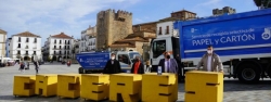 El Ayuntamiento de Cáceres recibe el premio ‘Pajaritas Azules 2021’ por su buena gestión en el reciclaje de papel y cartón
