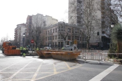 Una avería de agua mantiene cortada la avenida de España