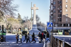 Los defensores de la Cruz piden ayuda a Buda