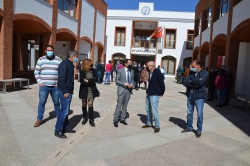 El presidente de la Diputación visita el nuevo edificio del ayuntamiento que ha estrenado La Zarza