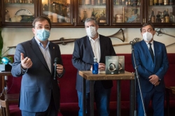 Fernández Vara presenta el libro ‘Orellana, en busca del cielo’